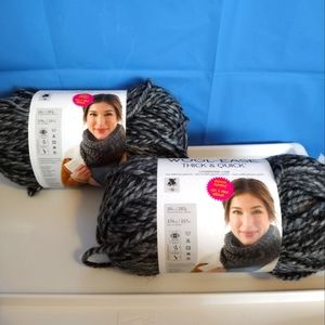 Lion brand wool-ease yarns set is 2